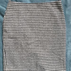 White House Black Market Houndstooth Pencil Skirt